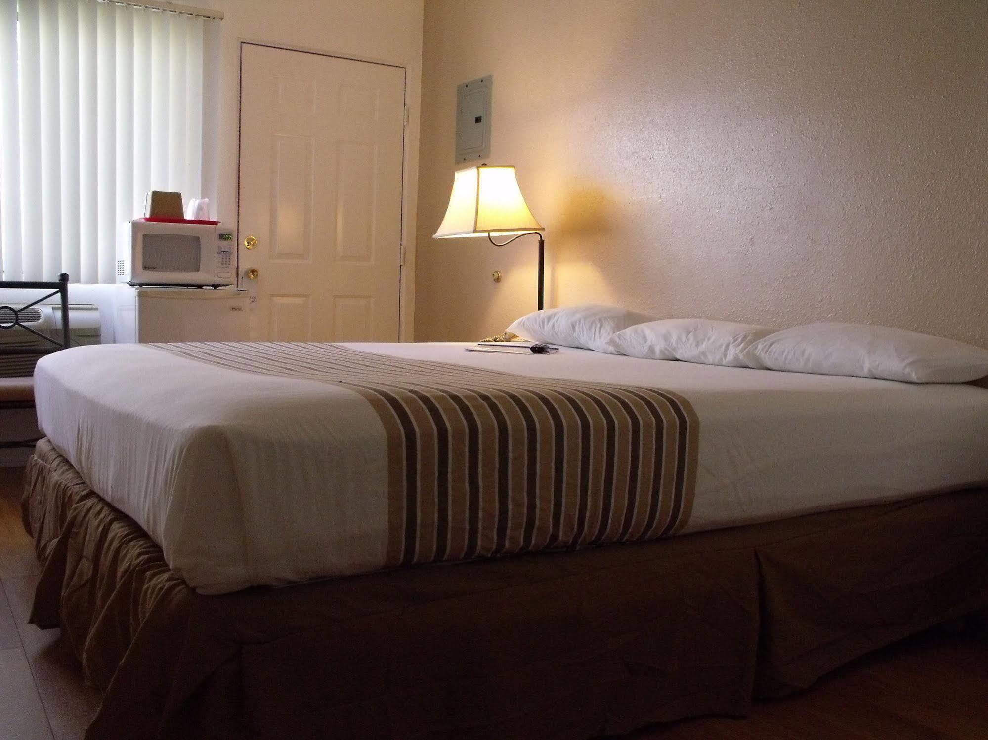 Ccbc Resort Hotel - A Gay Men'S Resort Cathedral City Bagian luar foto