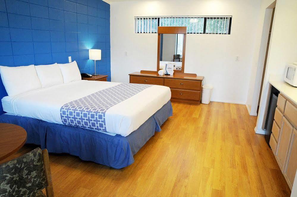 Ccbc Resort Hotel - A Gay Men'S Resort Cathedral City Bagian luar foto